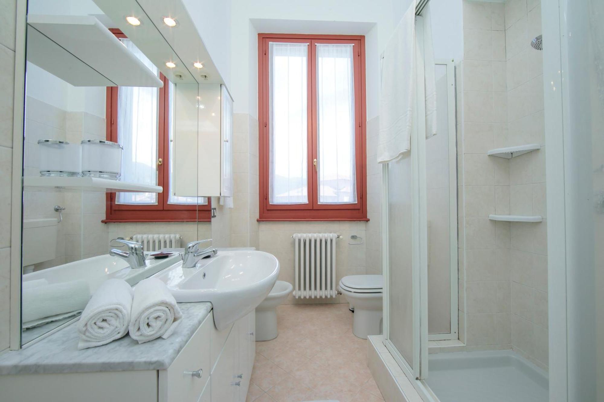 Residenza Oleandro Lake View Luino Center - Happy Rentals Ngoại thất bức ảnh
